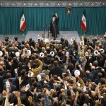 برای ترمیم و حل مشکلات، باید به انتخابات رو کرد