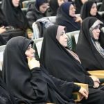 در همایش تجلیل از بانوان تأثیرگذار استان انجام شد؛تقدیر از خدیجه معصومی به عنوان بانوی تأثیرگذار حوزه فرهنگی آذربایجان غربی
