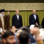 حواسمان باشد با چه کسی معامله می‌کنیم و حرف می‌زنیم