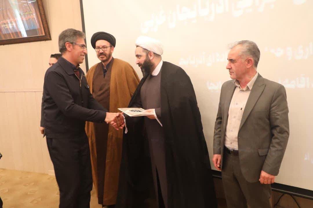 همزمان با ارزیابی ستاد اقامه نماز کشور:قائم مقام ستاد اقامه نماز کشور از دبیر شورای اقامه نماز شرکت ملی پخش فرآورده های نفتی منطقه ارومیه تجلیل کرد.