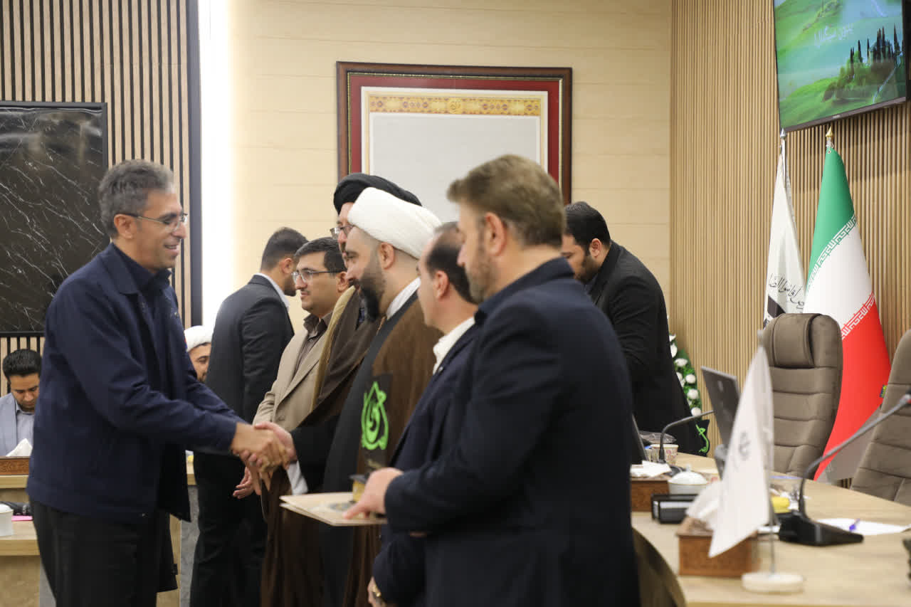 همزمان با روز دانشجو صورت گرفت:تقدیر استاندار آذربایجان غربی از دبیر شورای اقامه نماز شرکت ملی پخش فرآورده های نفتی منطقه ارومیه